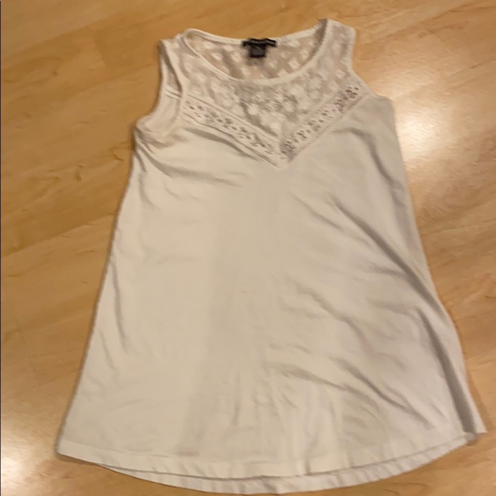 White, lace collar.